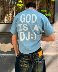 Camiseta God is a DJ Azul Cielo