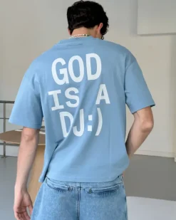 Camiseta God is a DJ Azul Cielo