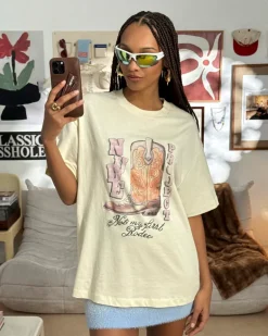 Camiseta Yeehaw Blanco Crema